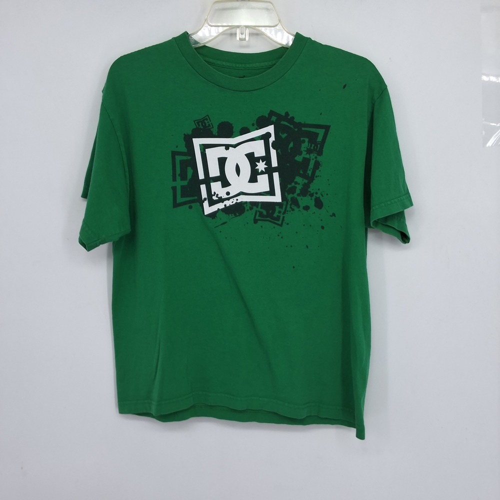 DC Boys XL Tee in Vibrant Green with Graphic Print